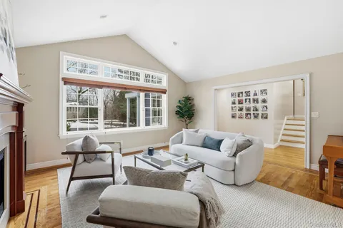 $1,895,000 | 25 Andrea Lane, Scarsdale, NY 10583