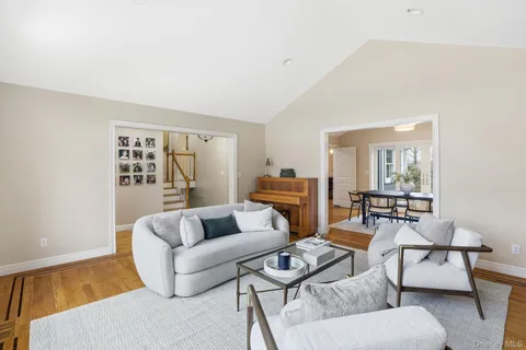 $1,895,000 | 25 Andrea Lane, Scarsdale, NY 10583