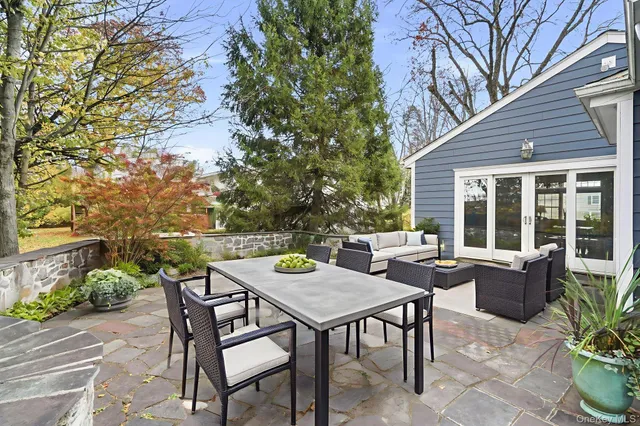 $1,895,000 | 25 Andrea Lane, Scarsdale, NY 10583