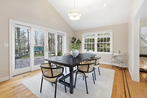 $1,895,000 | 25 Andrea Lane, Scarsdale, NY 10583