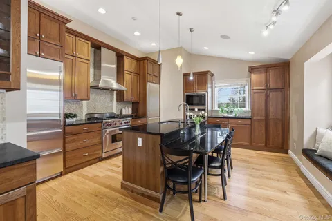 $1,895,000 | 25 Andrea Lane, Scarsdale, NY 10583