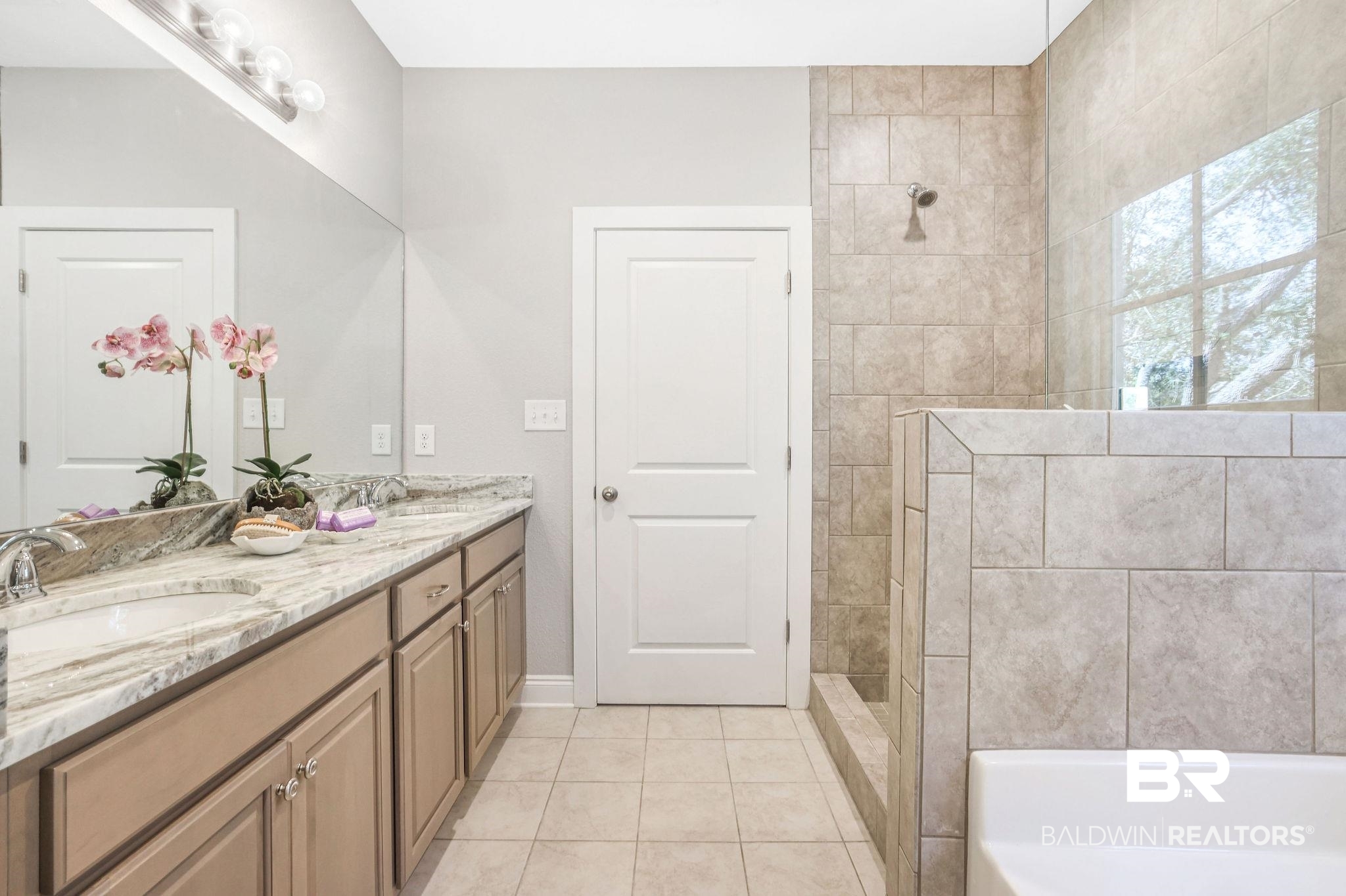 30815 Ono N Loop West Orange Beach, AL 36561 - Photo 14 of 40 Primary Bathroom