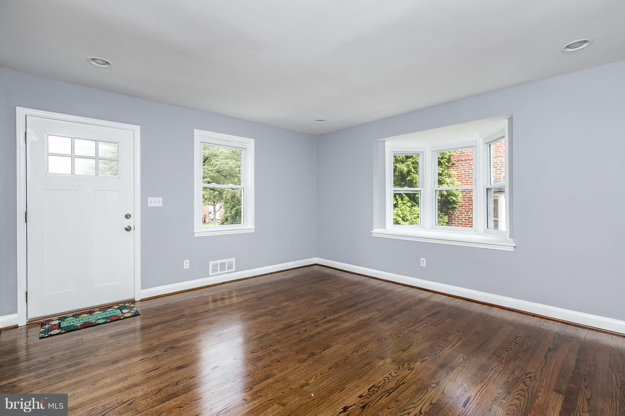 4807 Norwood Road Baltimore, MD 21212 - Photo 4 of 27 Living Room