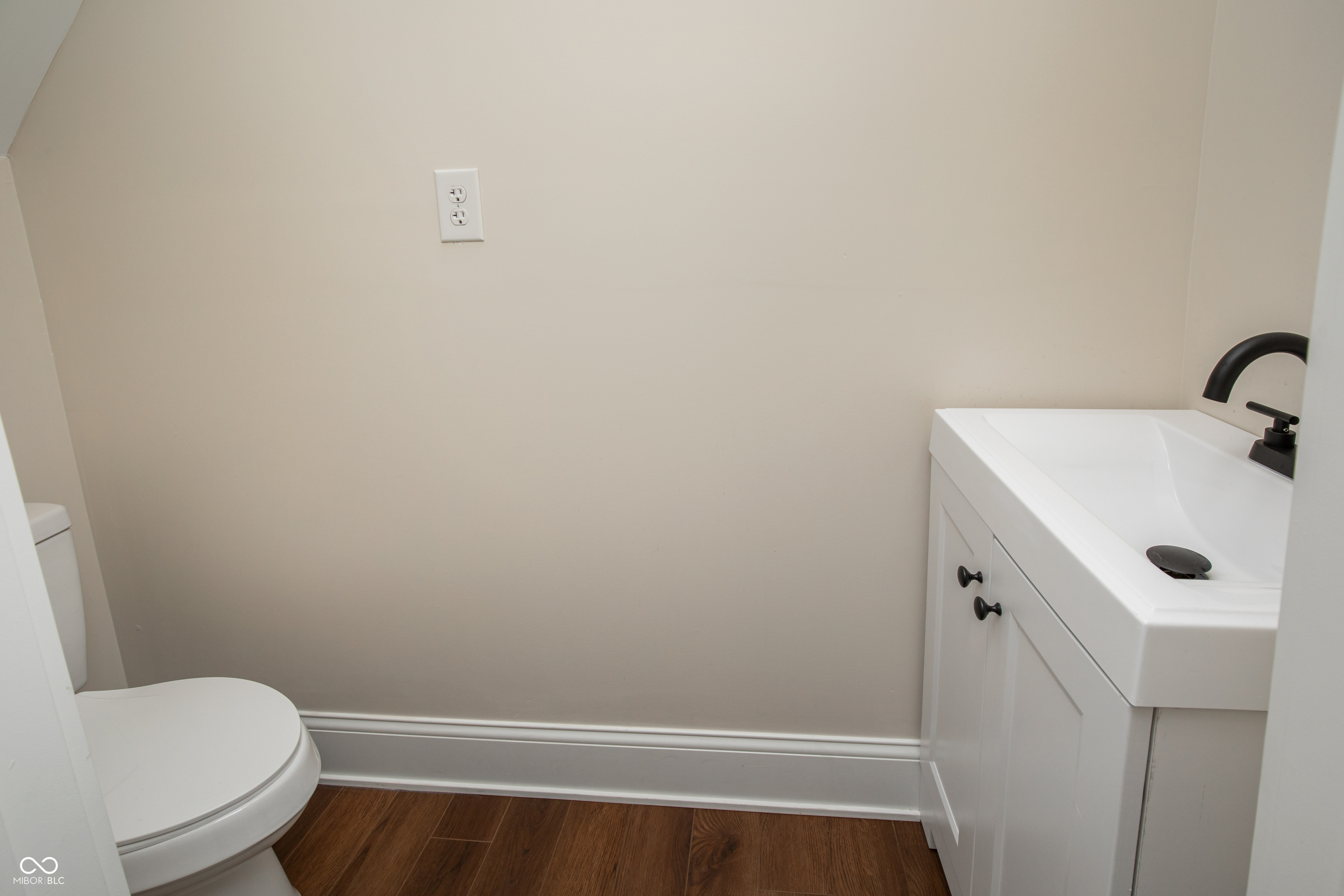 405 Keystone Avenue Indianapolis, IN 46201 - Photo 11 of 54