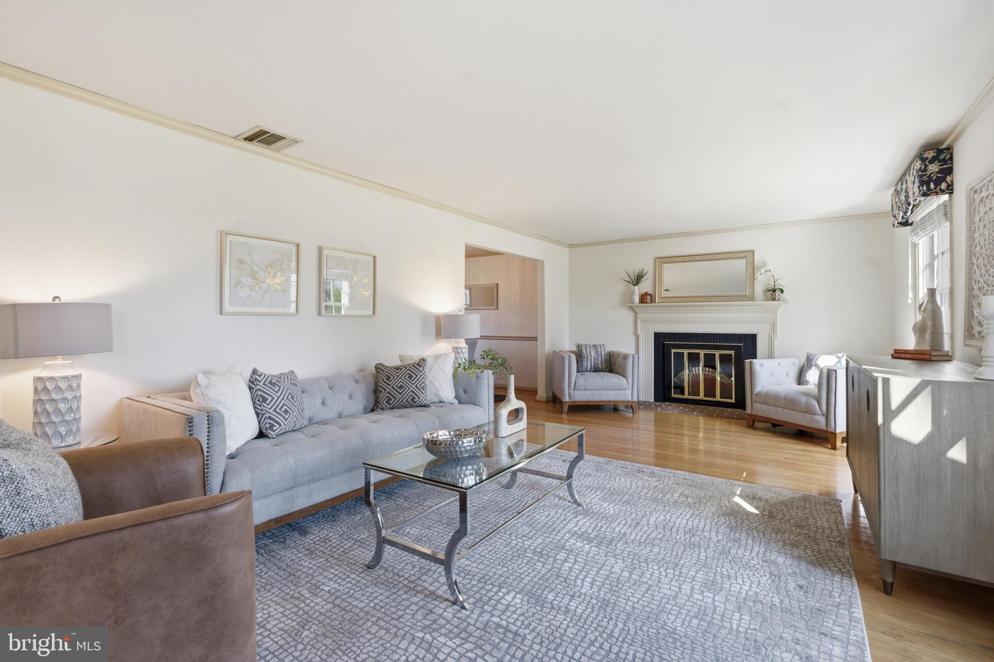 1329 Sugartown Road Berwyn, PA 19312 - Photo 6 of 34 Expansive Living Room