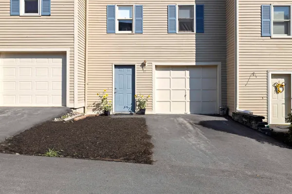 $2,675 | 37 Fords Landing Drive, Dover, NH 03820