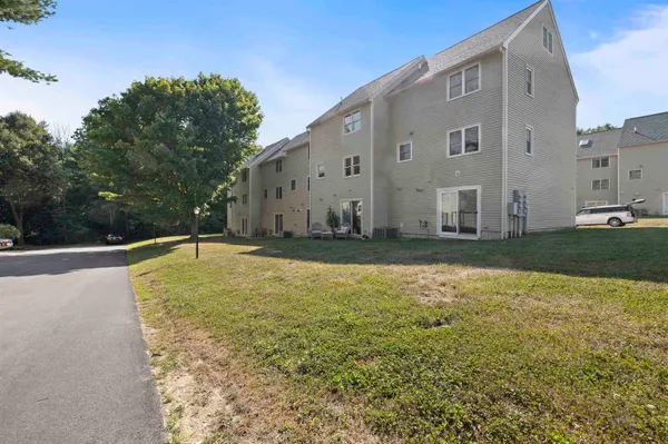 $2,675 | 37 Fords Landing Drive, Dover, NH 03820