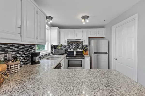 $2,675 | 37 Fords Landing Drive, Dover, NH 03820