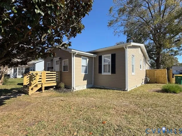 a view of a house with a garage