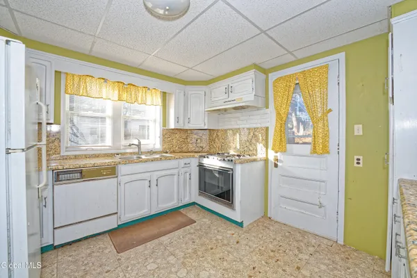 $170,000 | 18 1st Avenue, Mayfield, NY 12117