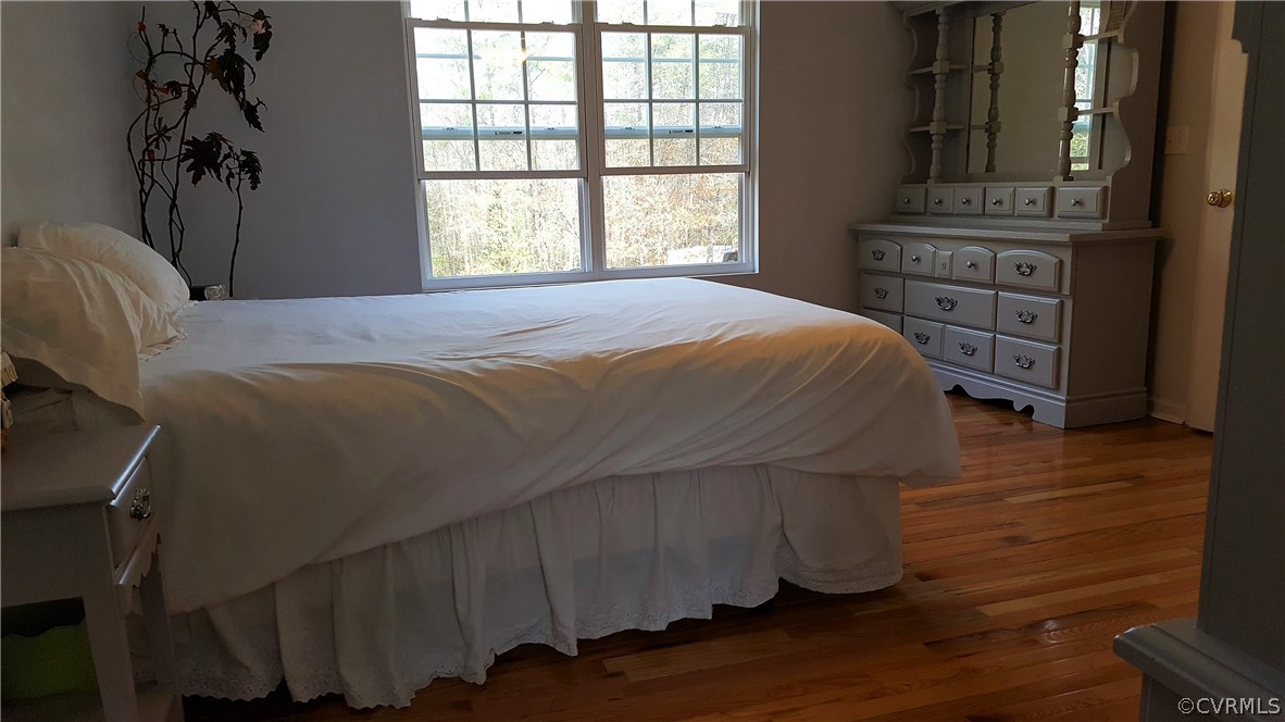4810 Venable Road Kents Store, VA 23084 - Photo 14 of 22 a bedroom with a bed and a window