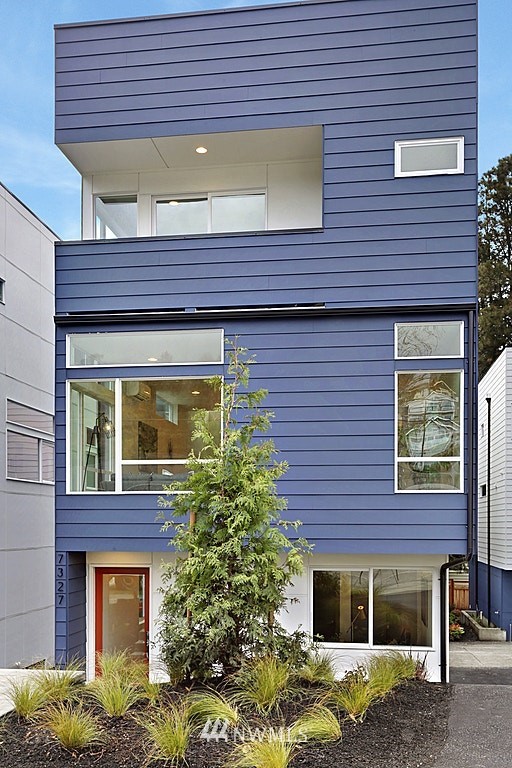 7331 Fauntleroy Way Southwest Seattle, WA 98136 - Photo 3 of 16 Gallery Image 3