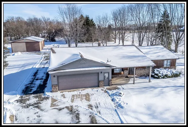 $475,000 | N5558 County Road West, New London, WI 54961