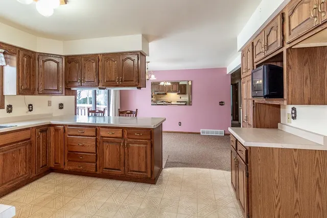 $475,000 | N5558 County Road West, New London, WI 54961