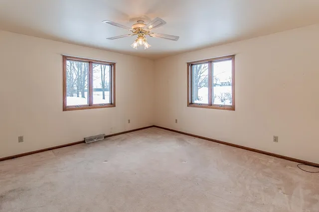 $475,000 | N5558 County Road West, New London, WI 54961