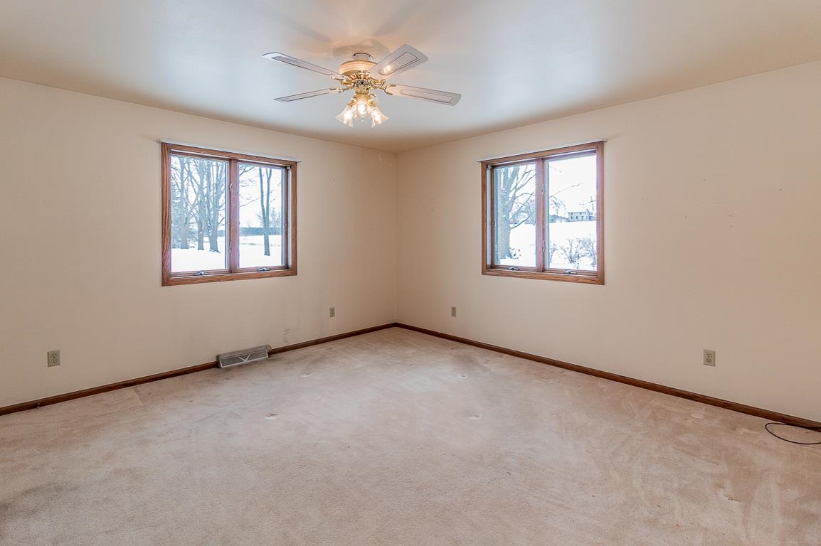 N5558 County Road West New London, WI 54961 - Photo 17 of 55