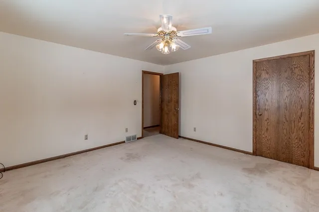 $475,000 | N5558 County Road West, New London, WI 54961