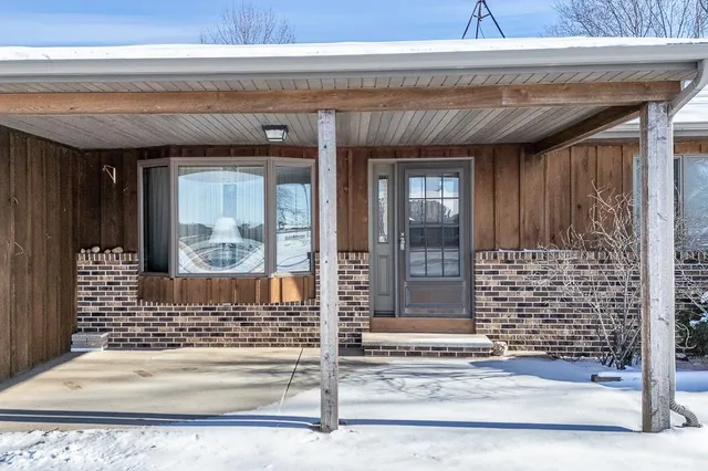 $475,000 | N5558 County Road West, New London, WI 54961