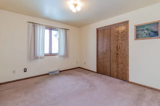 $475,000 | N5558 County Road West, New London, WI 54961