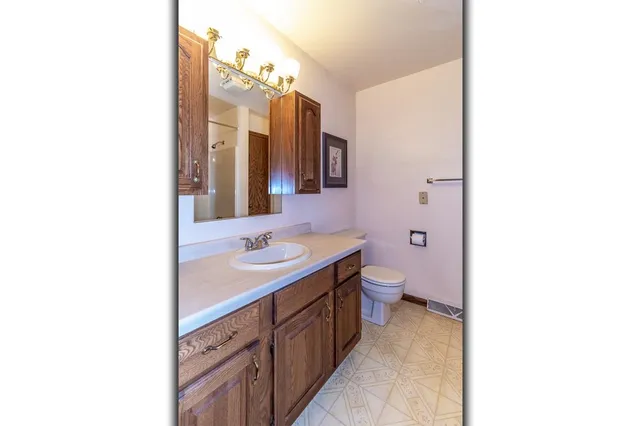 $475,000 | N5558 County Road West, New London, WI 54961