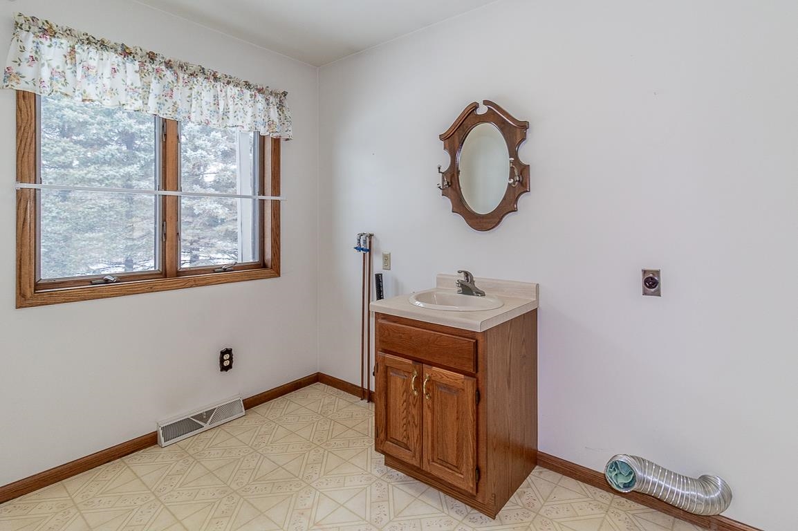 N5558 County Road West New London, WI 54961 - Photo 27 of 55