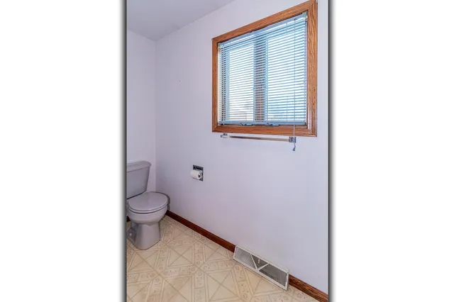 $475,000 | N5558 County Road West, New London, WI 54961