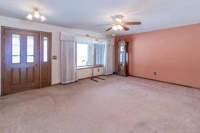 $475,000 | N5558 County Road West, New London, WI 54961