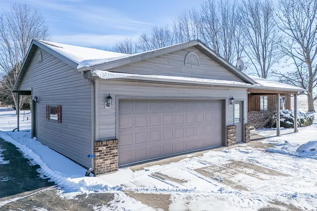 $475,000 | N5558 County Road West, New London, WI 54961