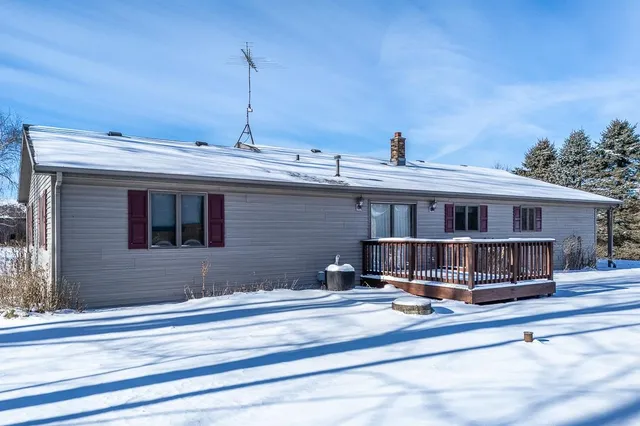 $475,000 | N5558 County Road West, New London, WI 54961