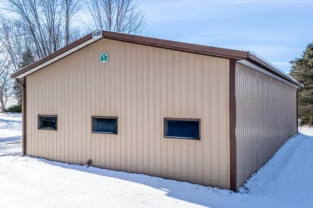 $475,000 | N5558 County Road West, New London, WI 54961