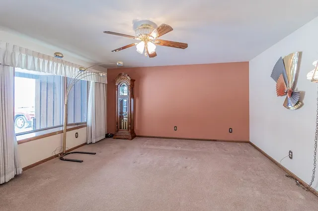 $475,000 | N5558 County Road West, New London, WI 54961