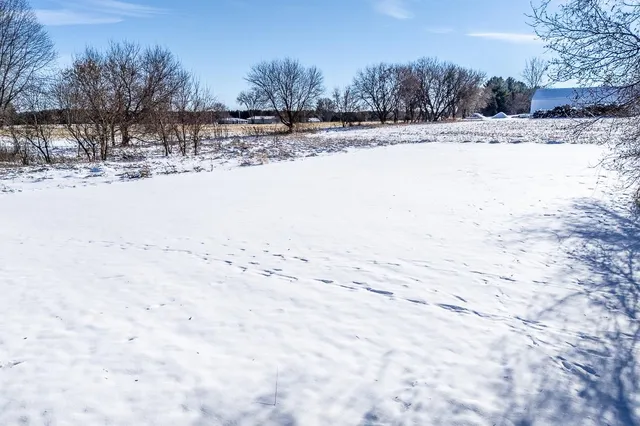 $475,000 | N5558 County Road West, New London, WI 54961