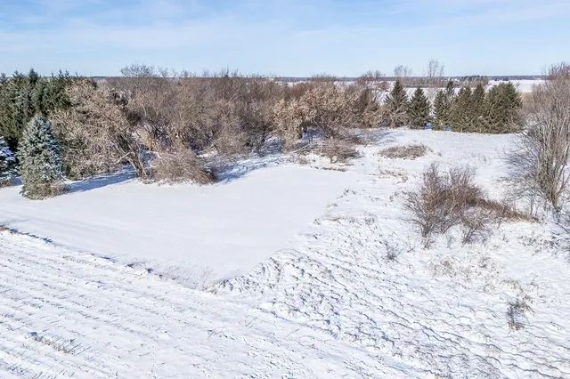 $475,000 | N5558 County Road West, New London, WI 54961