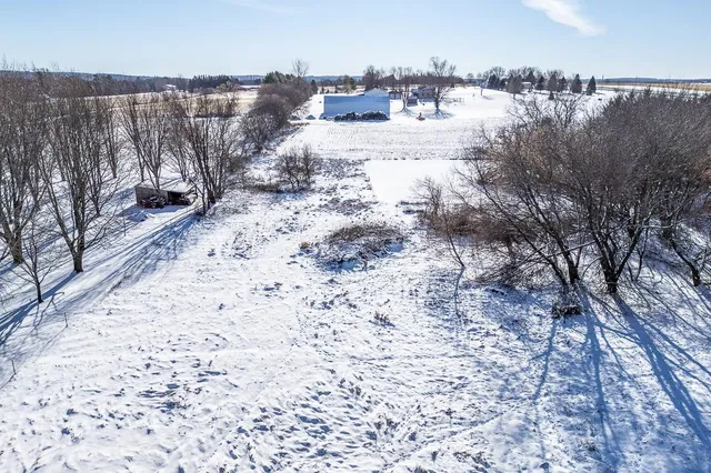$475,000 | N5558 County Road West, New London, WI 54961