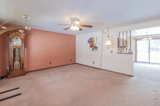 $475,000 | N5558 County Road West, New London, WI 54961