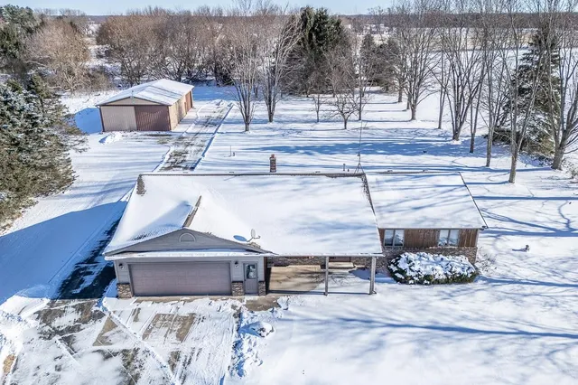 $475,000 | N5558 County Road West, New London, WI 54961