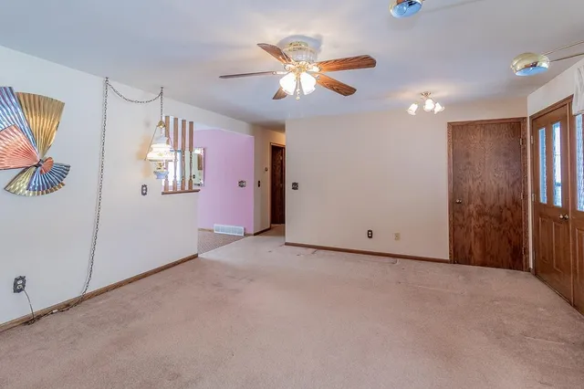 $475,000 | N5558 County Road West, New London, WI 54961