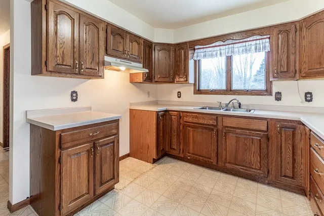 $475,000 | N5558 County Road West, New London, WI 54961