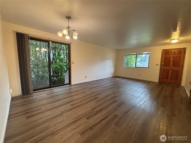 $1,650 | 221 Willow Street, Bremerton, WA 98310