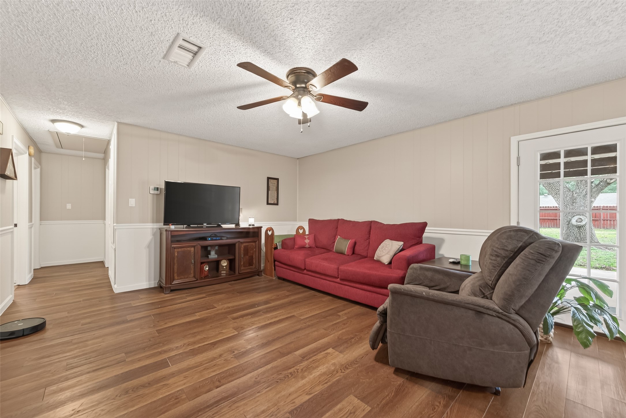9525 Gene Street Needville, TX 77461 - Photo 9 of 48 a living room with furniture and a flat screen tv