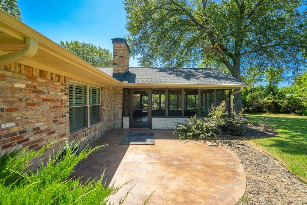 2617 Park Street Commerce, TX 75428 - Photo 9 of 34 a front view of a house with garden