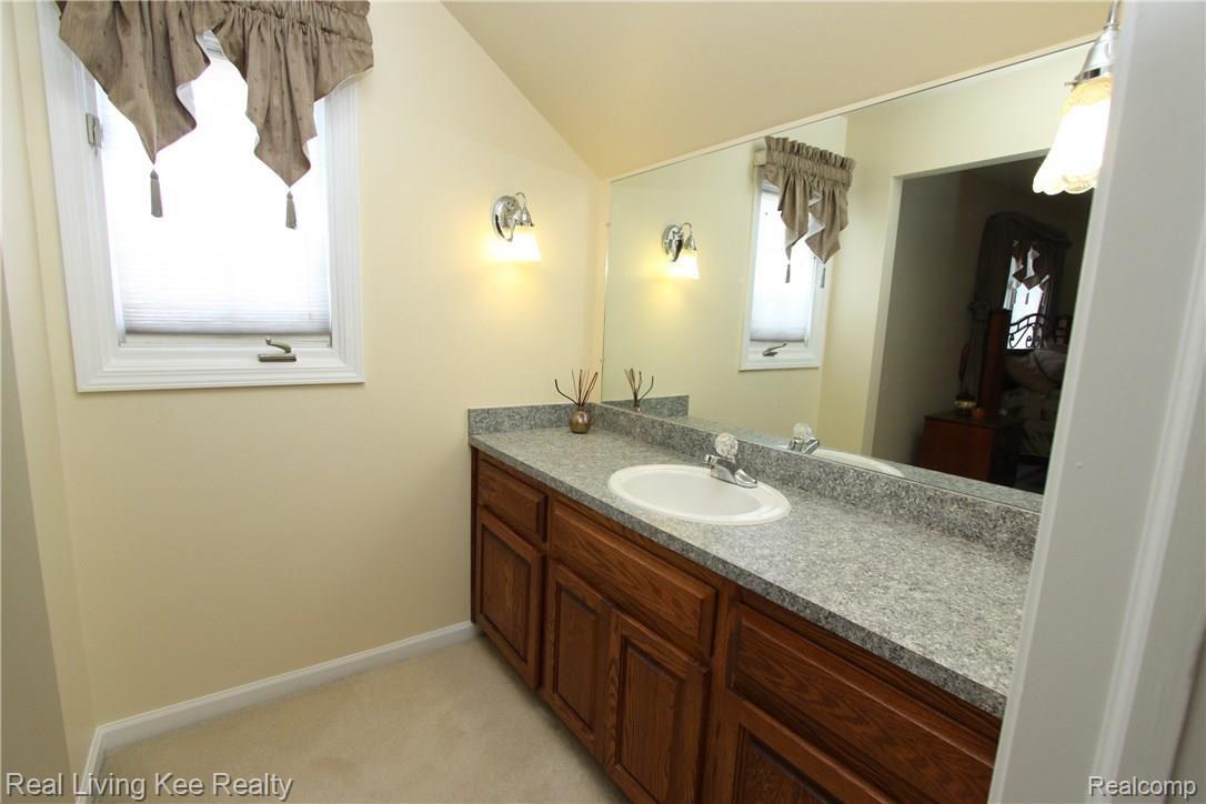 3495 Heron Ridge Drive Rochester, MI 48309 - Photo 37 of 49 JACK & JILL BATH #3