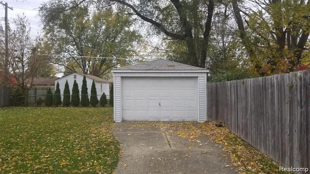 9351 Merriman Road Livonia, MI 48150 - Photo 4 of 14