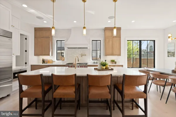 $2,499,900 | 802 North Edgewood Street, Arlington, VA 22201
