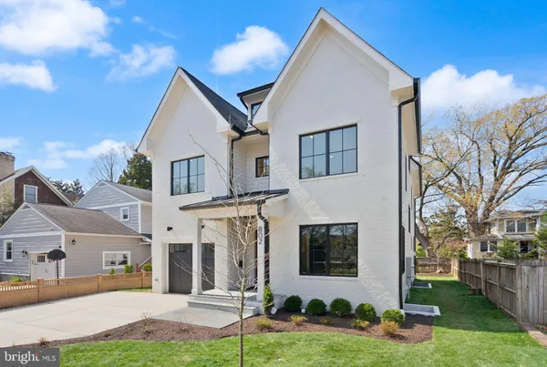 $2,499,900 | 802 North Edgewood Street, Arlington, VA 22201