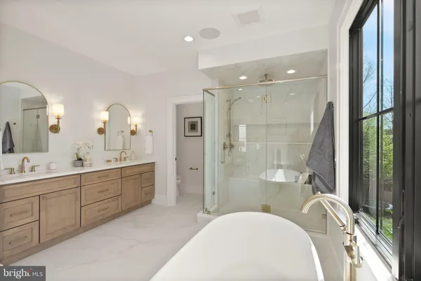 $2,499,900 | 802 North Edgewood Street, Arlington, VA 22201