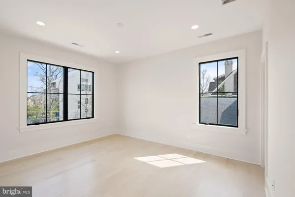 $2,499,900 | 802 North Edgewood Street, Arlington, VA 22201