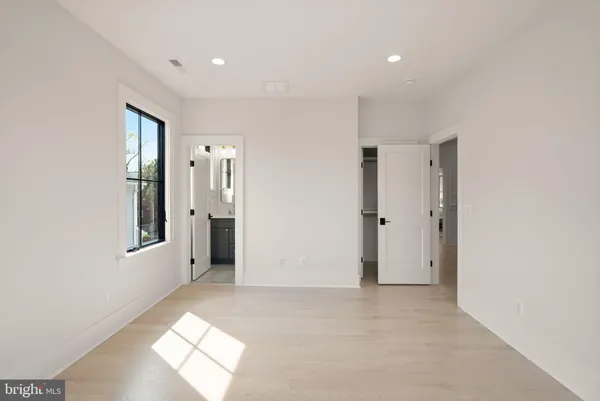 $2,499,900 | 802 North Edgewood Street, Arlington, VA 22201
