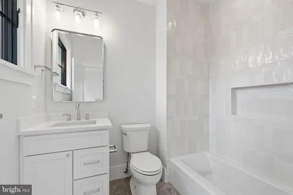 $2,499,900 | 802 North Edgewood Street, Arlington, VA 22201
