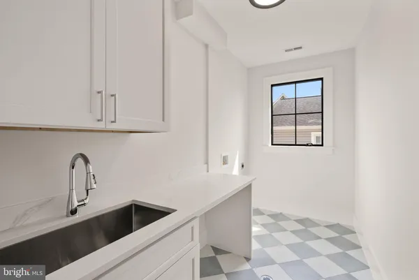 $2,499,900 | 802 North Edgewood Street, Arlington, VA 22201